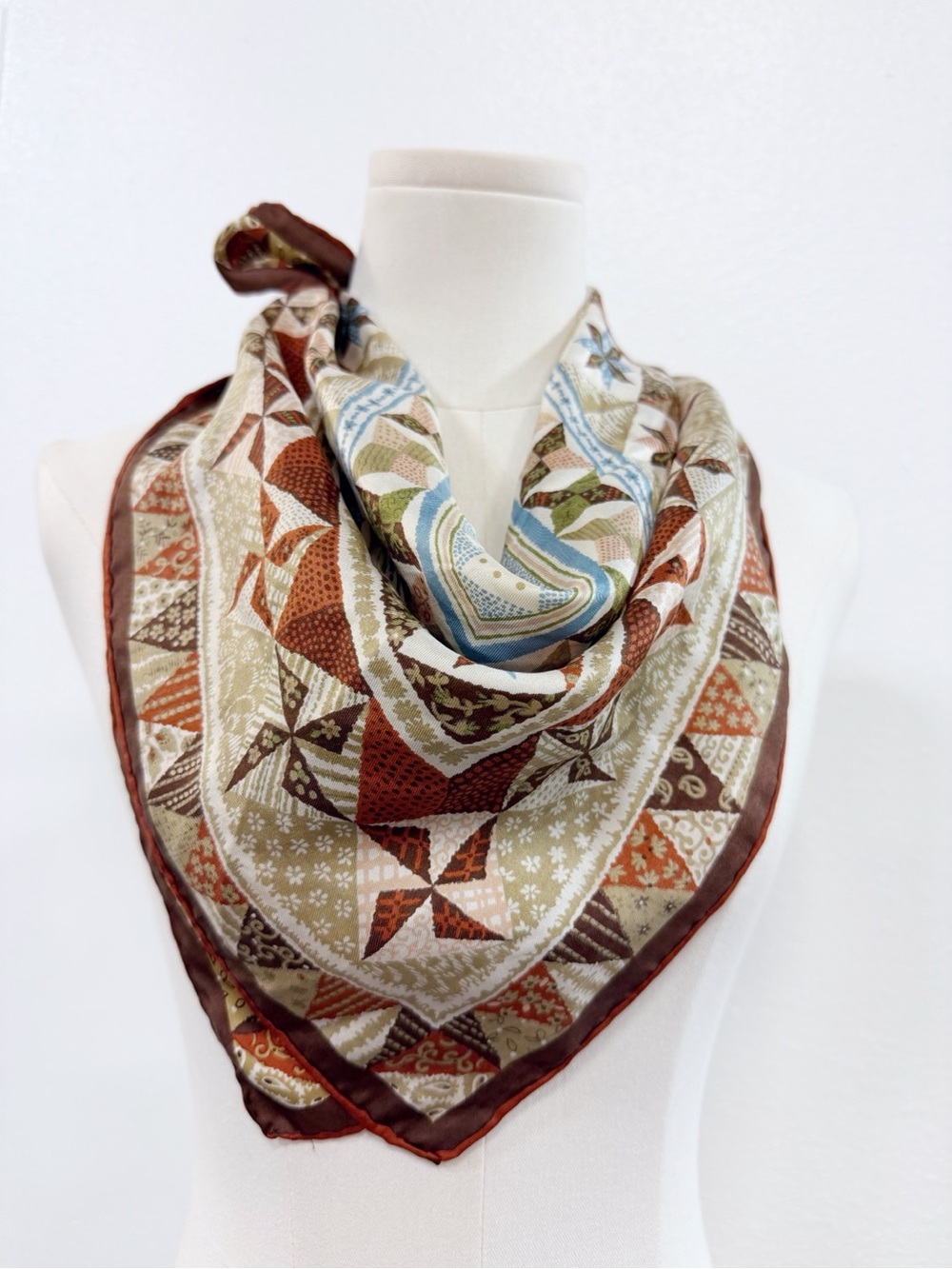 Vintage Echo Geometric quilt Print Scarf in Brown and Olive Accessories